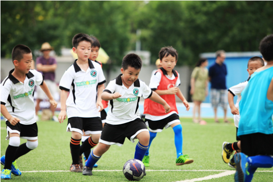 La Chine et le Brésil jeune amical